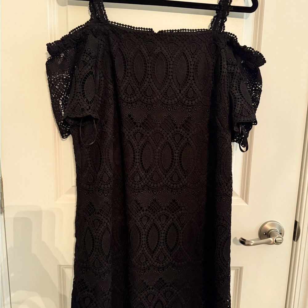 Beautiful lace White House Black Market dress